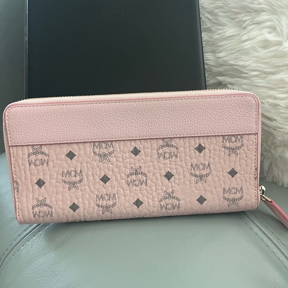 MCM light pink wallet - Picture 2 of 7